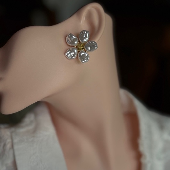 White and Gold Floral Earrings - Picture 7 of 8